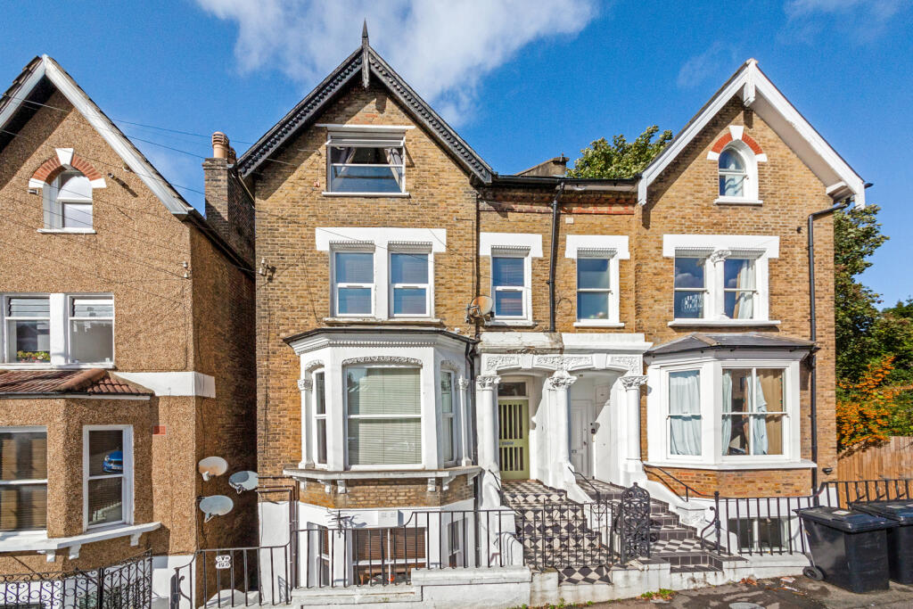 1 bedroom apartment for sale in Rockmount Road, London, SE19