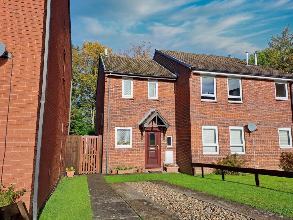 2 bedroom semidetached house for sale in Hartley Gardens, Tadley, RG26