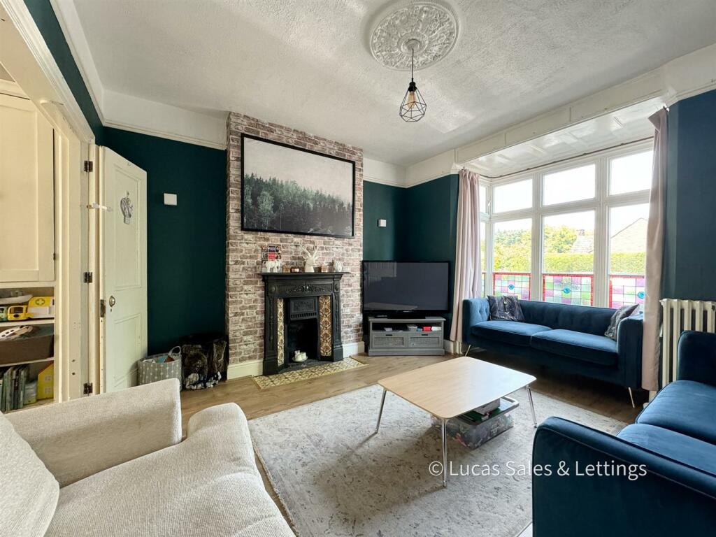 4 bedroom terraced house for sale in Broadway, Kettering, NN15