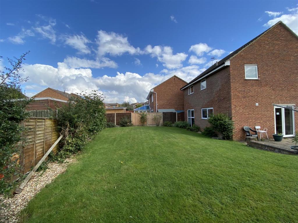 4 bedroom detached house for sale in Glastonbury Close, Kettering, NN15