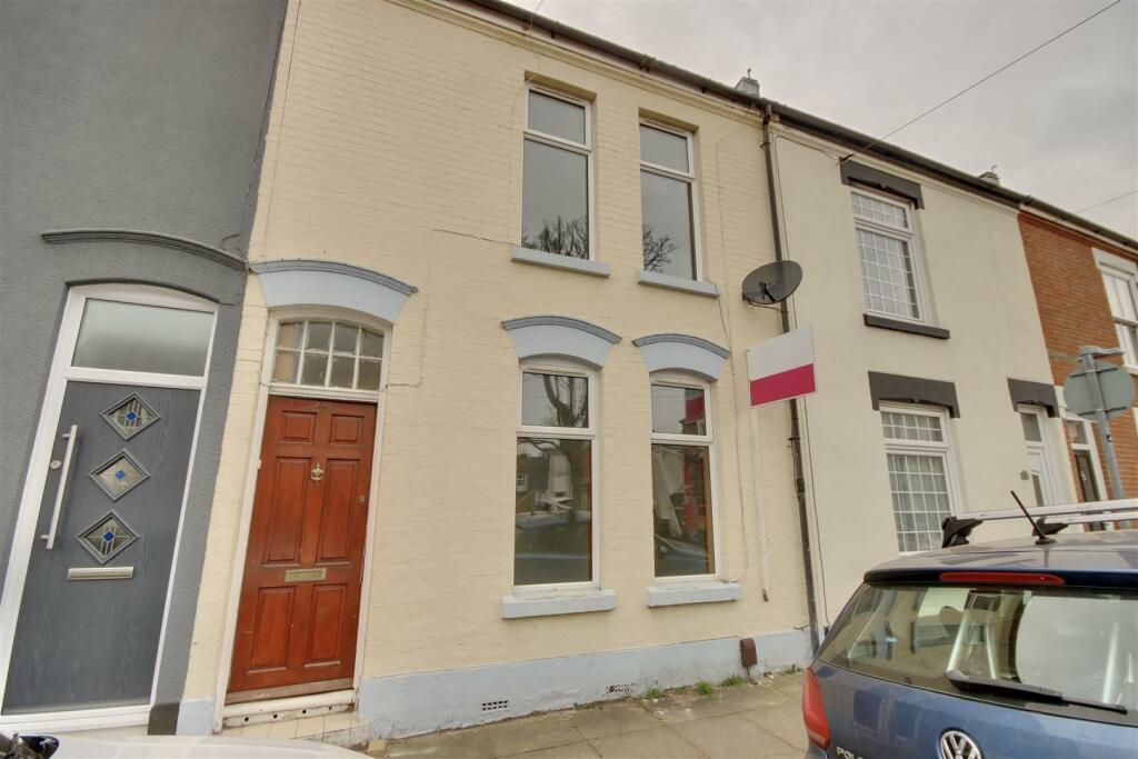 3 bedroom terraced house for rent in Harold Road, Southsea, PO4