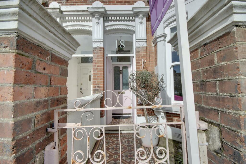 4 bedroom terraced house for sale in Wimbledon Park Road, Southsea, PO5