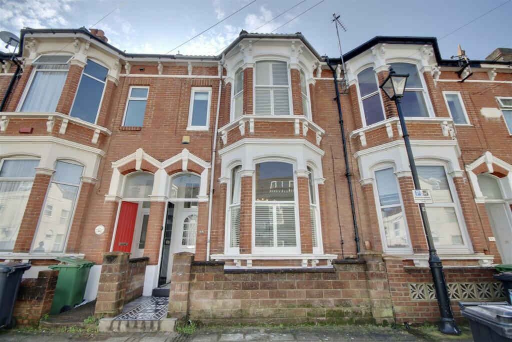 5 bedroom terraced house for sale in Beach Road, Southsea, PO5