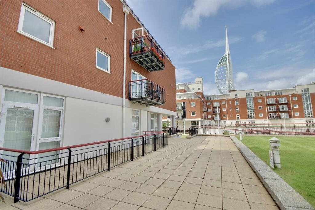 2 bedroom flat for sale in Gunwharf Quays, Portsmouth, PO1