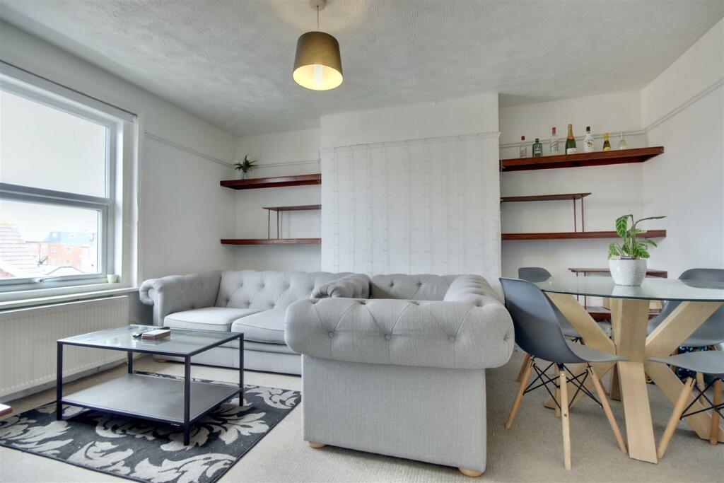 2 bedroom flat for sale in Elphinstone Road, Southsea, PO5