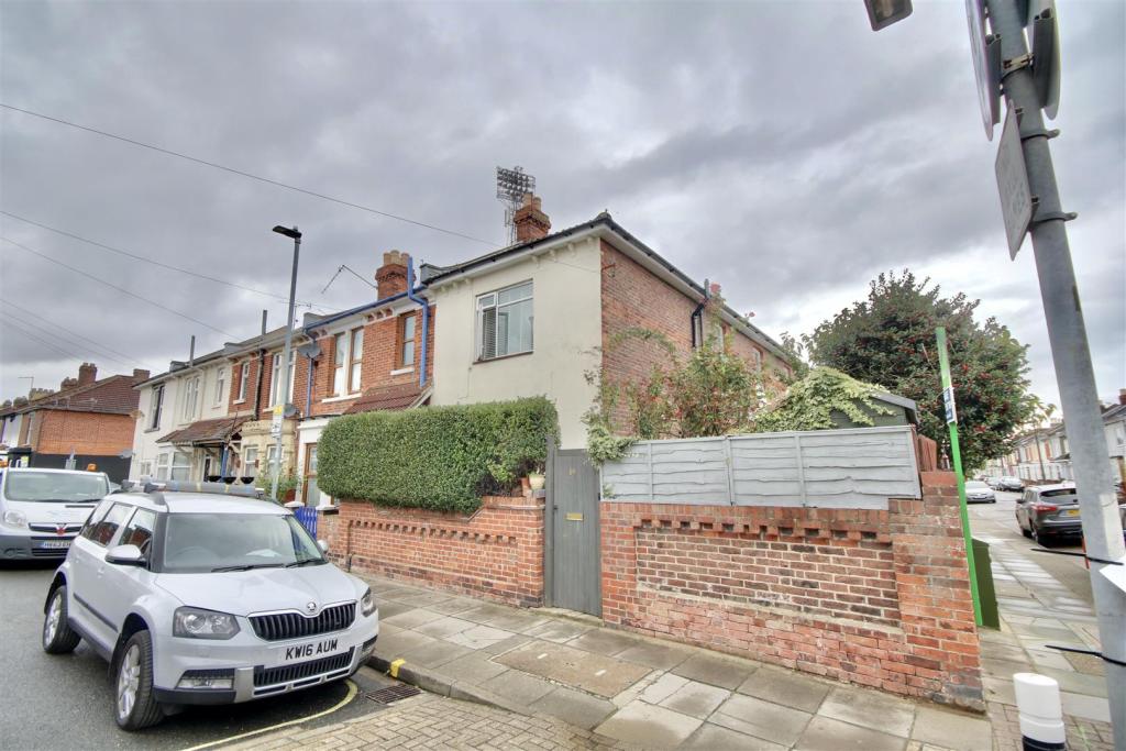 3 bedroom end of terrace house for sale in Carisbrooke Road, Southsea, PO4
