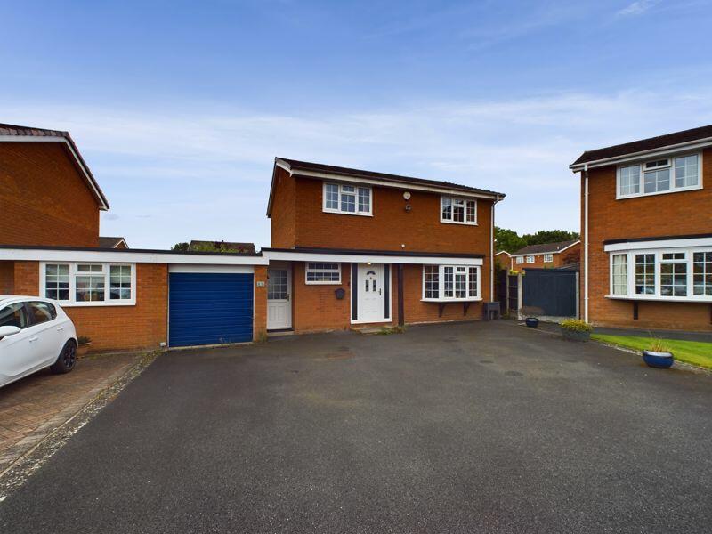 4 bedroom link detached house