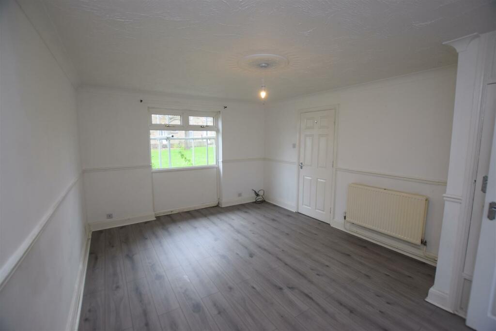 3 bedroom terraced house for rent in Glemsford Place, Haverhill, CB9