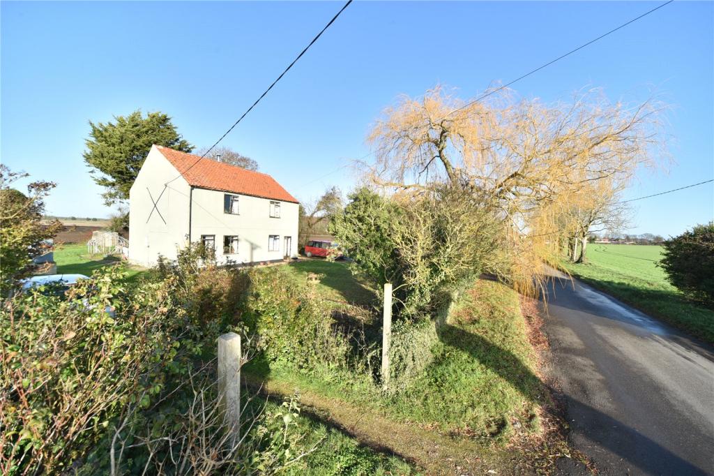 4 bedroom detached house for sale in Temple Road, Isleham, Ely