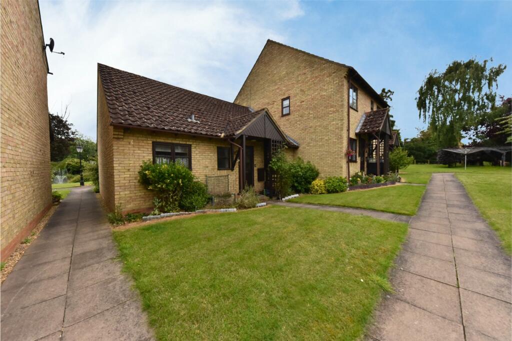 2 bedroom bungalow for sale in Ship Gardens, Mildenhall, Bury St