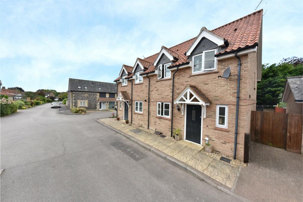 3 bedroom semidetached house for sale in Threshers Yard, Mildenhall
