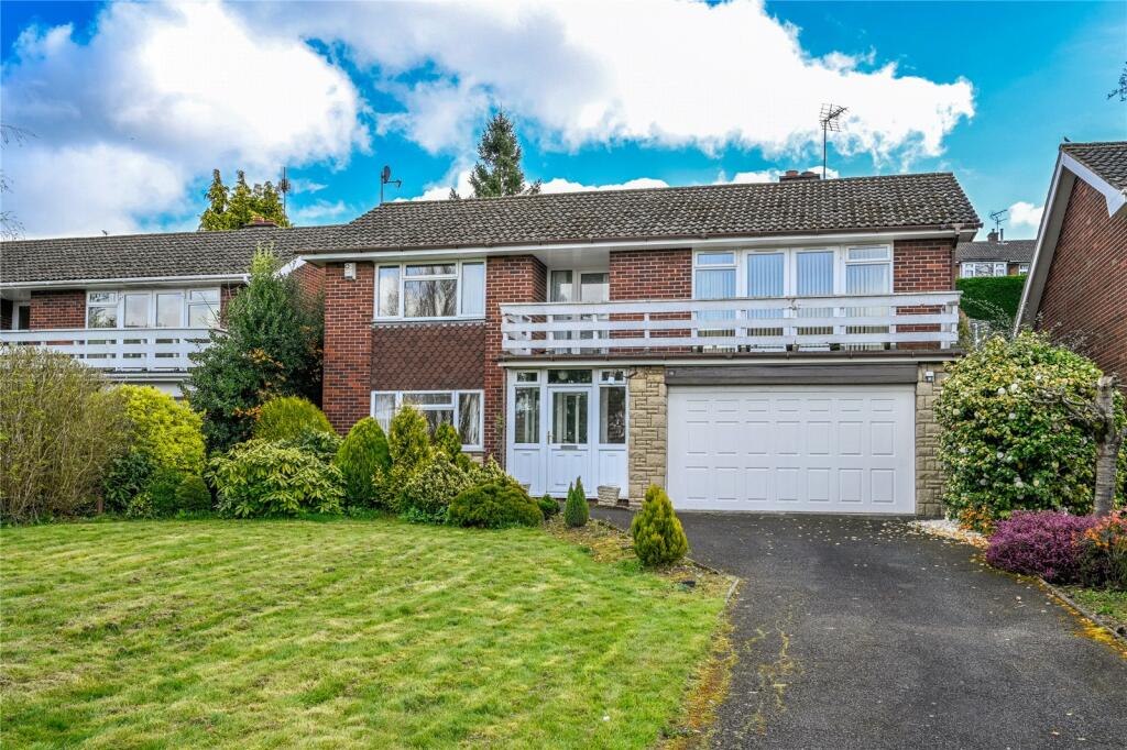 3 bedroom detached house for sale in Meadow Ridge, Stafford