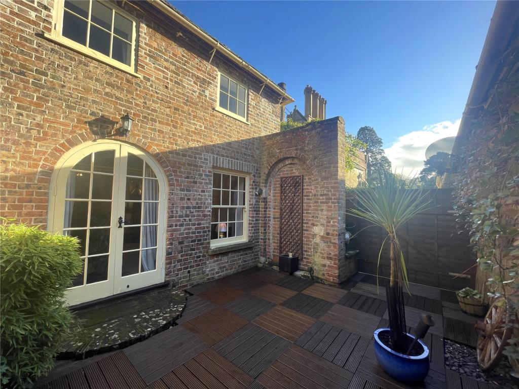 3 bedroom end of terrace house for sale in Hurn Court, Hurn Court Lane