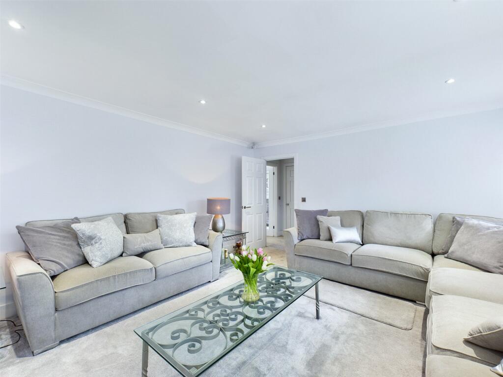 3 bedroom semidetached house for sale in Brinsons Close, Burton