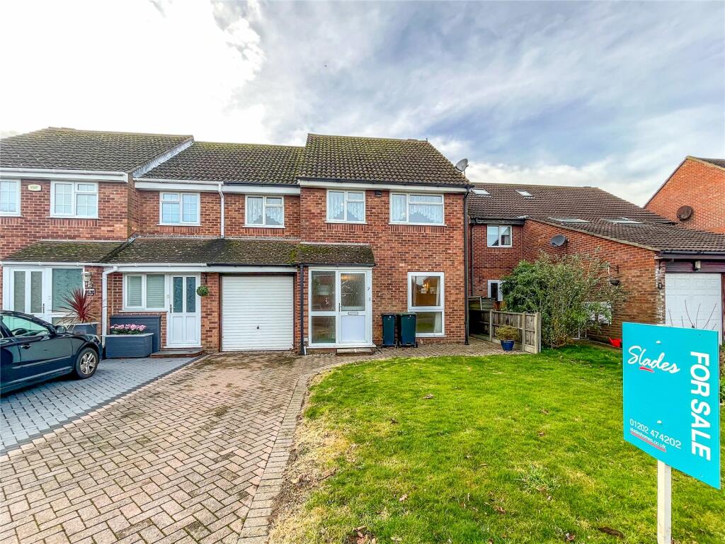 4 bedroom semidetached house for sale in Comet Way, Christchurch