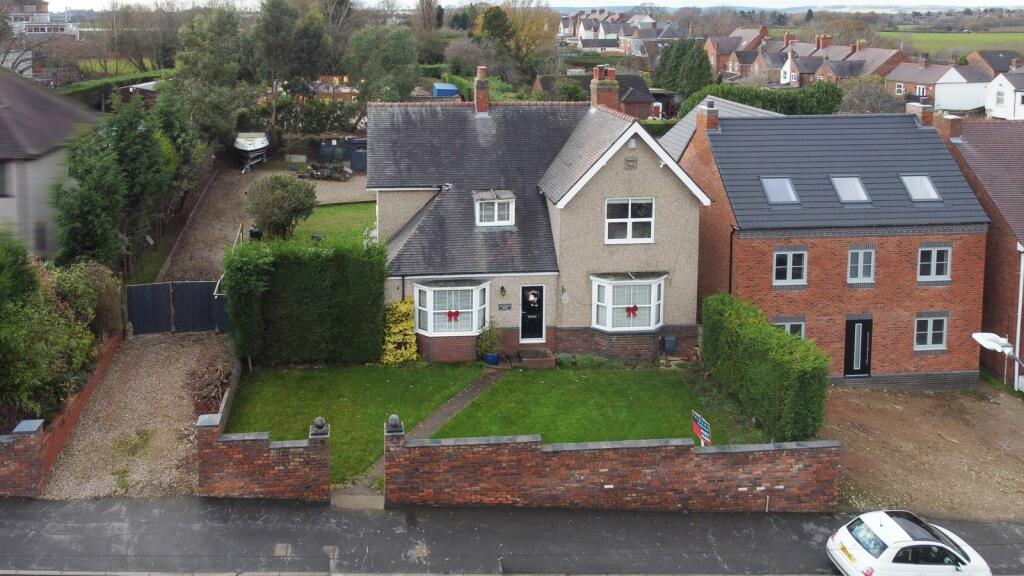 4 bedroom detached house for sale in Dordon Road, Dordon, Tamworth, B78