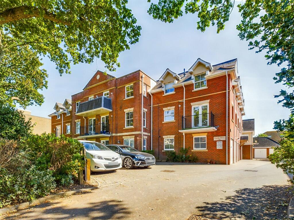 2 bedroom apartment for sale in Lymington Road, Highcliffe