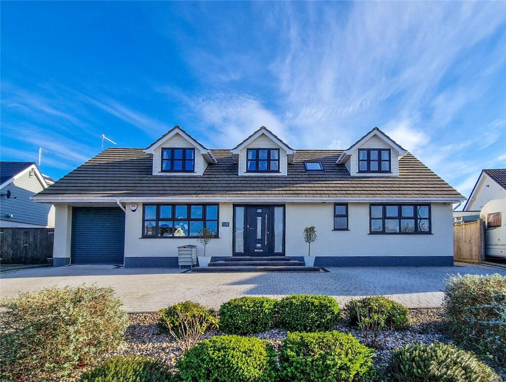 5 bedroom detached house for sale in Felton Crescent, Highcliffe