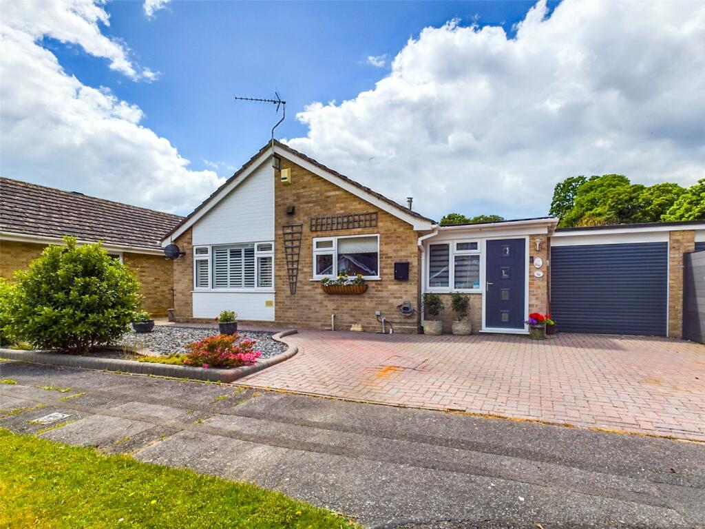 2 bedroom bungalow for sale in Forest Way, Highcliffe, Dorset, BH23