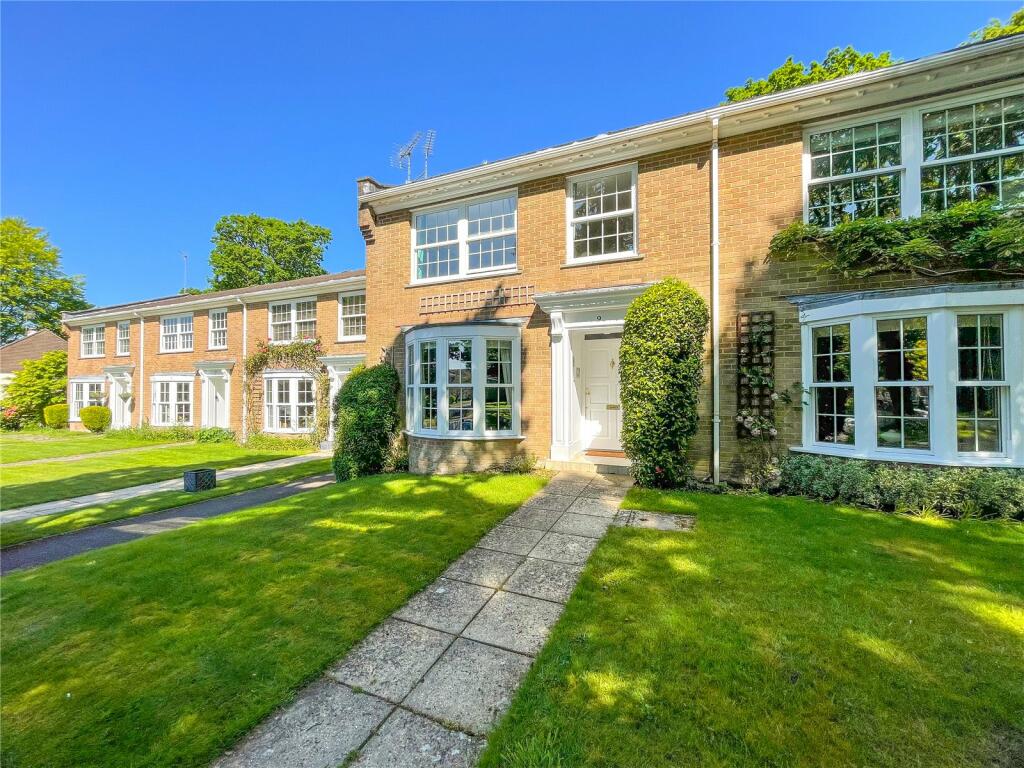 4 bedroom end of terrace house for sale in Cranwell Close, Bransgore