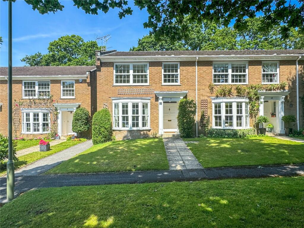 4 bedroom end of terrace house for sale in Cranwell Close, Bransgore