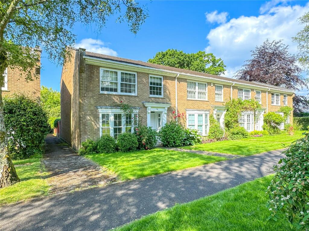4 bedroom end of terrace house for sale in Halton Close, Bransgore