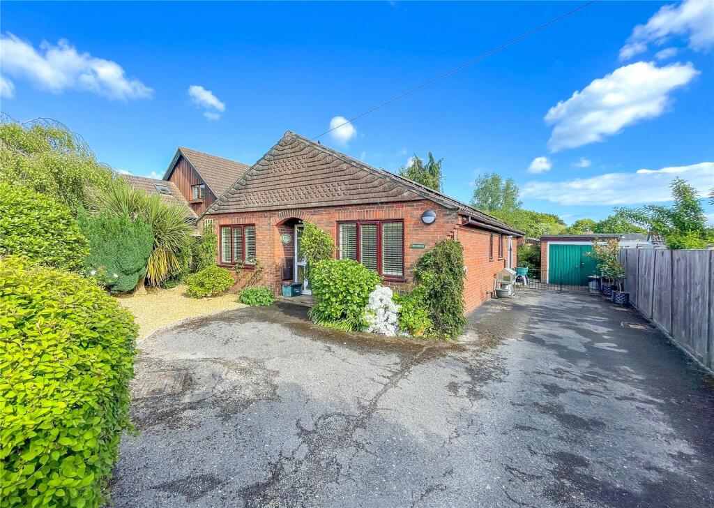 2 bedroom bungalow for sale in Poplar Lane, Bransgore, Christchurch