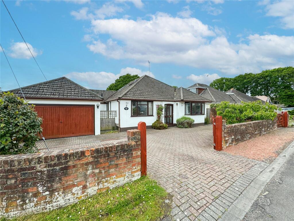 3 bedroom bungalow for sale in The Orchard, Bransgore, Christchurch