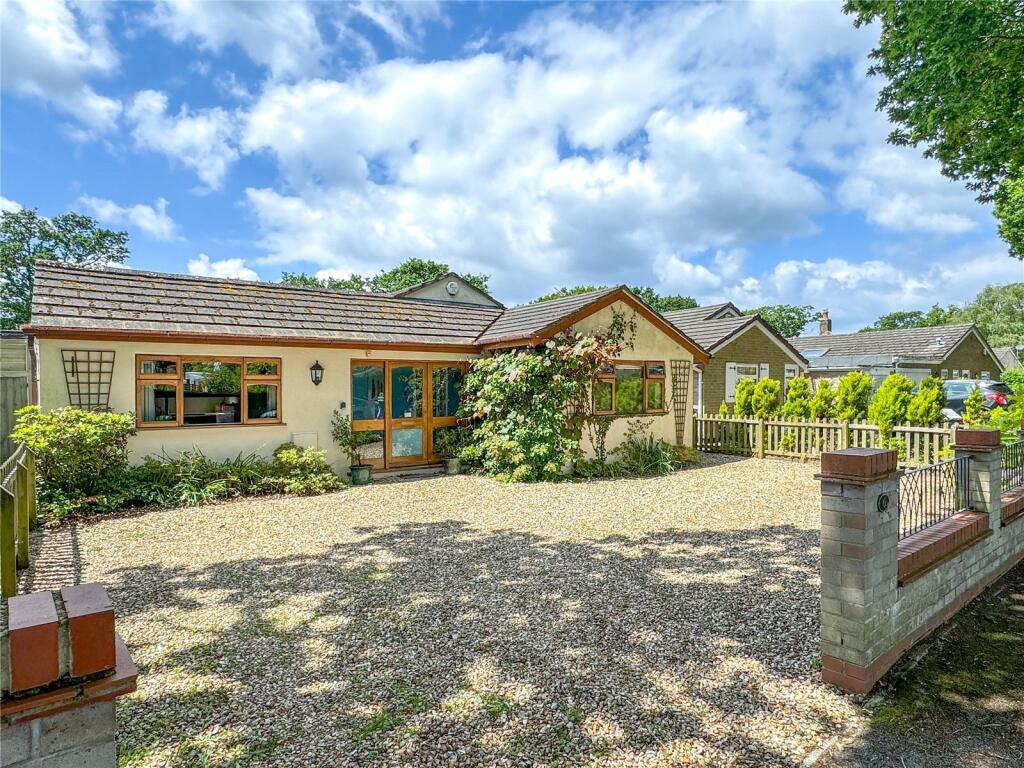 4 bedroom bungalow for sale in Wiltshire Road, Bransgore, Christchurch