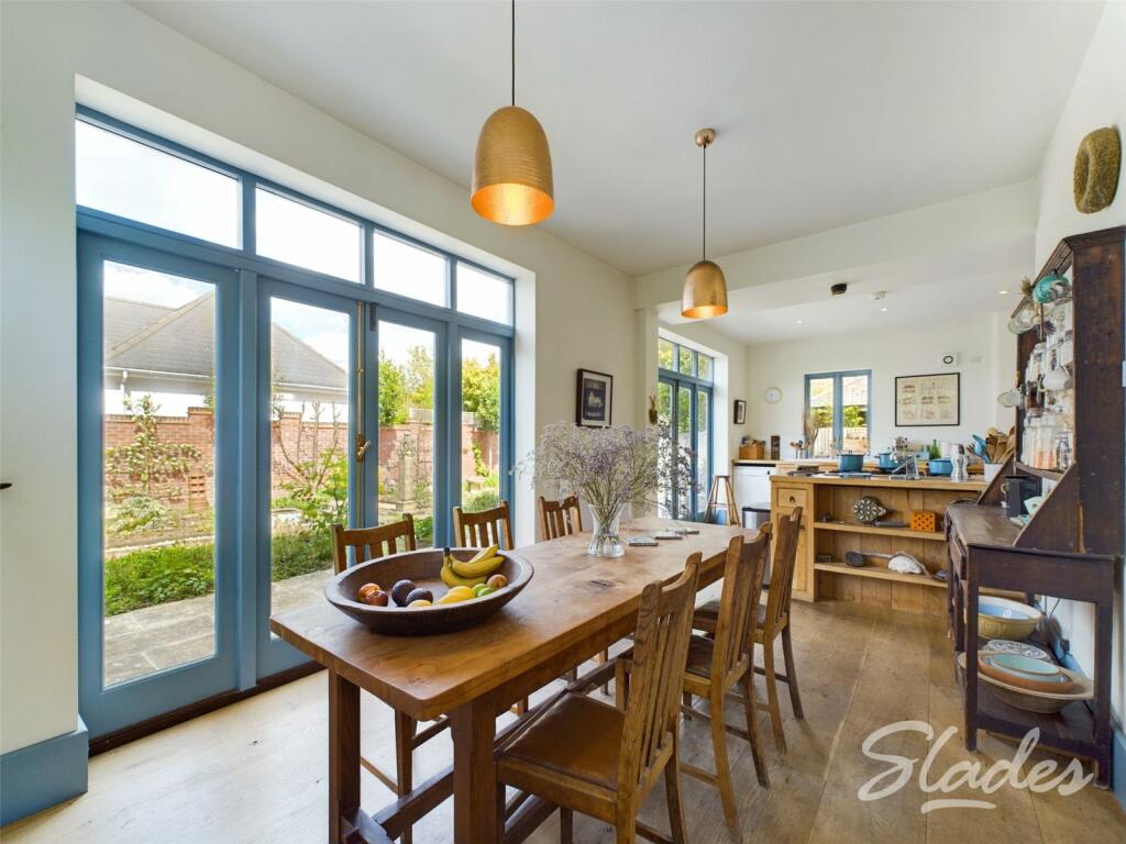 4 bedroom detached house for sale in Apple Grove, Southbourne