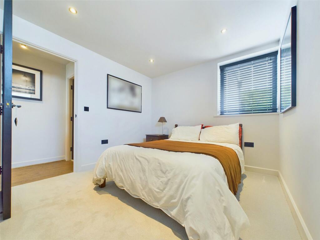 Additional property image - Boscombe Overcliff Drive, Bournemouth, Dorset, BH5