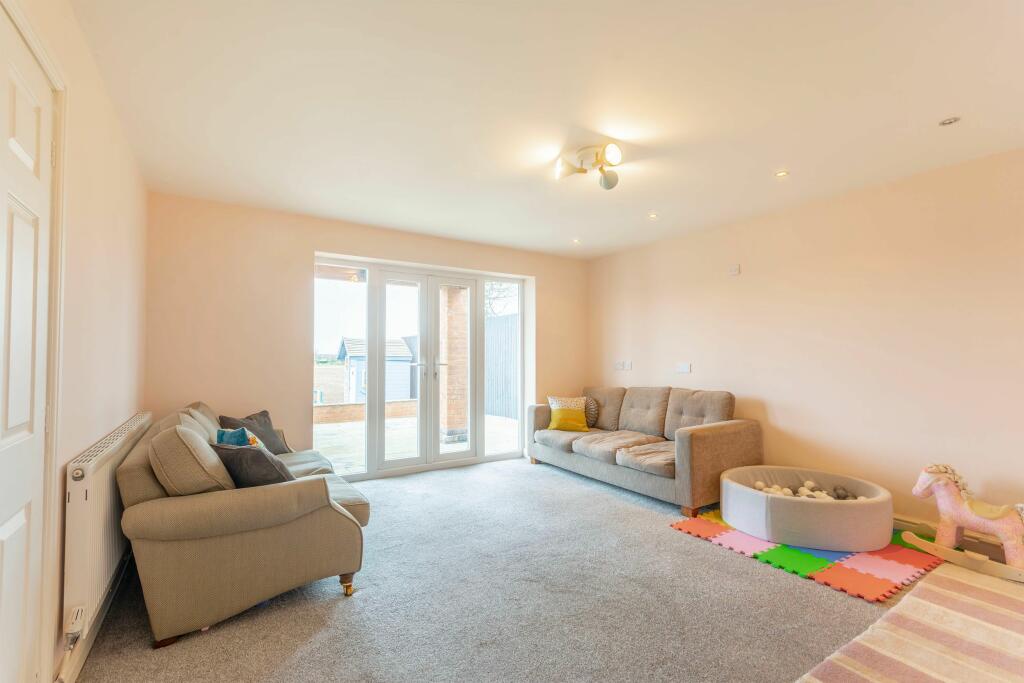 4 bedroom detached house for sale in Church Lane, Thrumpton, Nottingham, NG11