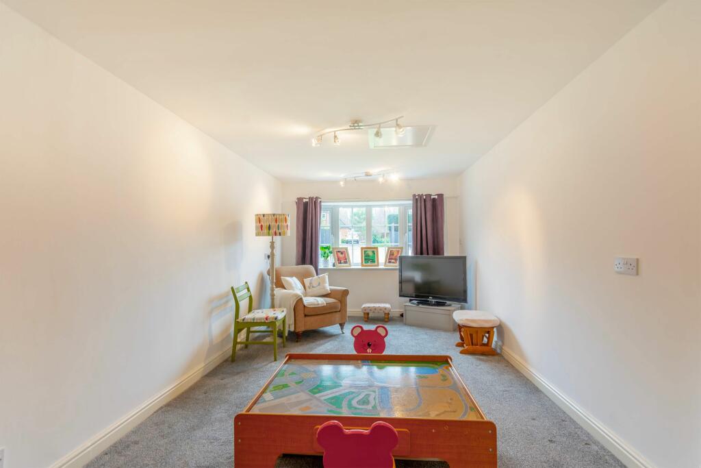 4 bedroom detached house for sale in Church Lane, Thrumpton, Nottingham, NG11