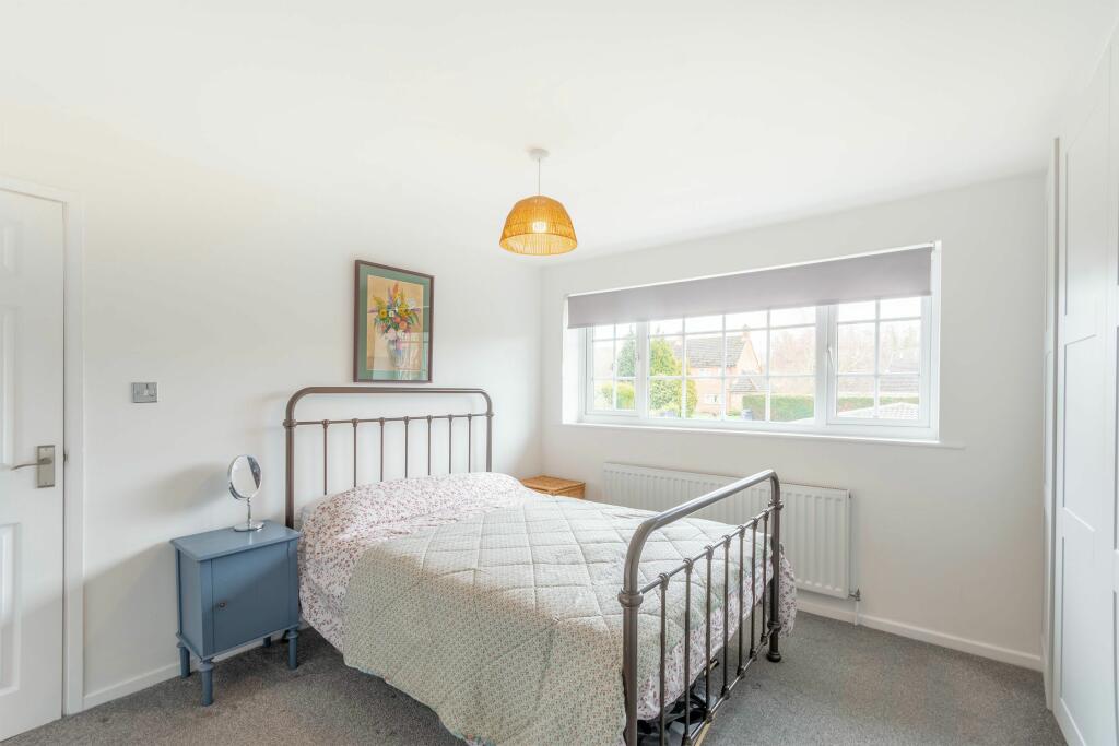 4 bedroom detached house for sale in Church Lane, Thrumpton, Nottingham, NG11