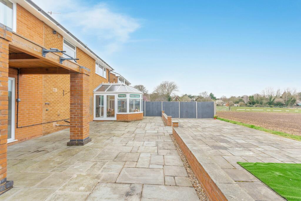 4 bedroom detached house for sale in Church Lane, Thrumpton, Nottingham, NG11