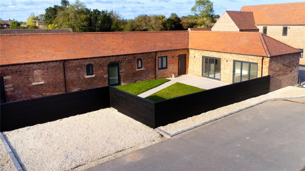 3 bedroom semidetached house for sale in Holme Farm Court, Normanton