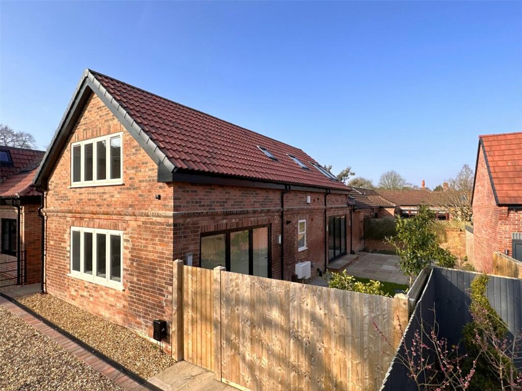 3 bedroom detached house for sale in Blackbird Crescent, Edwalton