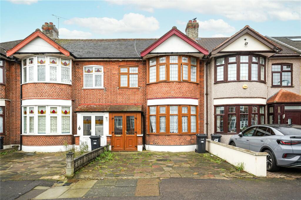 3 bedroom terraced house for sale in Havering Gardens, Chadwell Heath, RM6