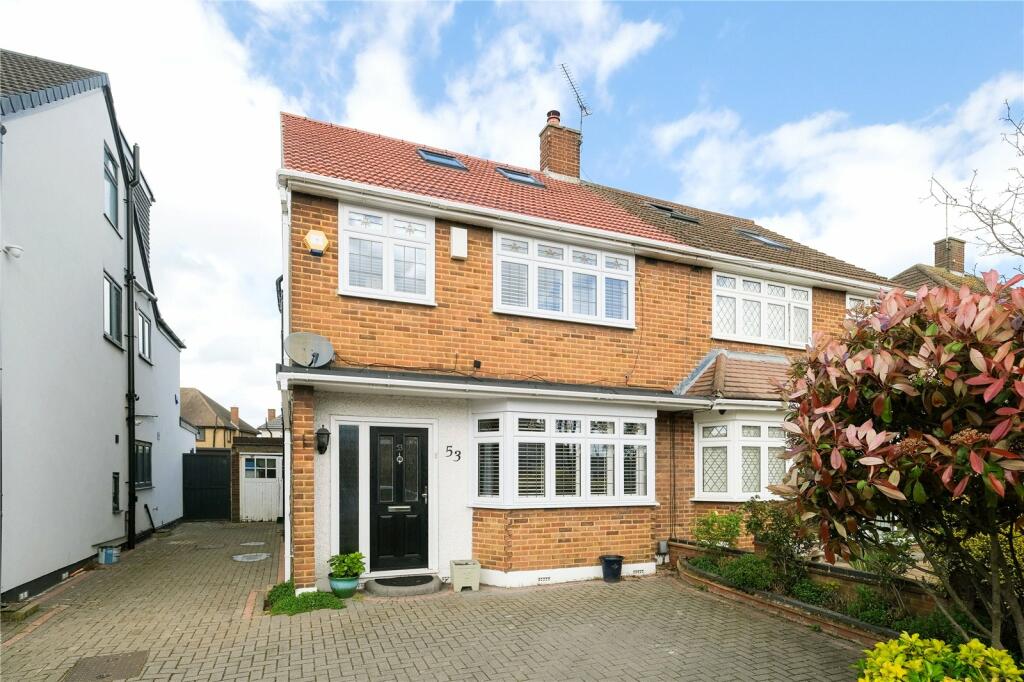 4 bedroom semidetached house for sale in Rochford Avenue, Chadwell