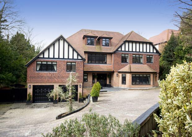 5 bedroom detached house for sale in Chelsfield Hill, Kent, BR6 7SL, BR6