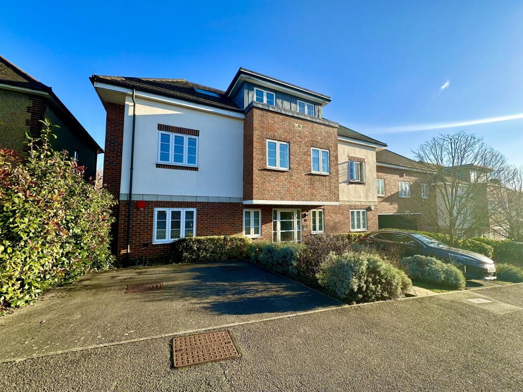 2 bedroom flat for sale in Devon Road, Watford, WD24
