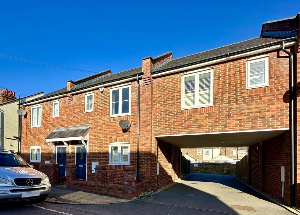 3 bedroom terraced house for sale in Cecil Street, Watford, WD24