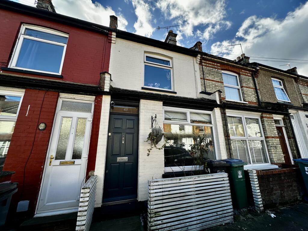 2 bedroom house for sale in Cecil Street, Watford, WD24