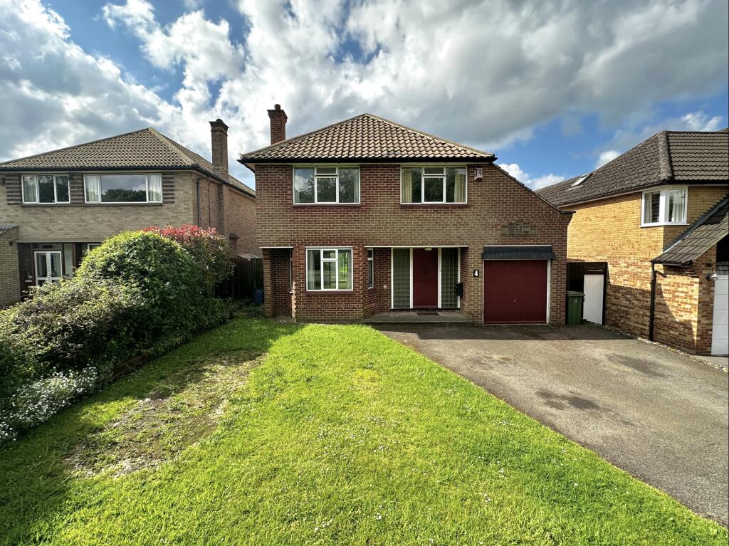 4 bedroom detached house for sale in Denewood Close, Watford, WD17
