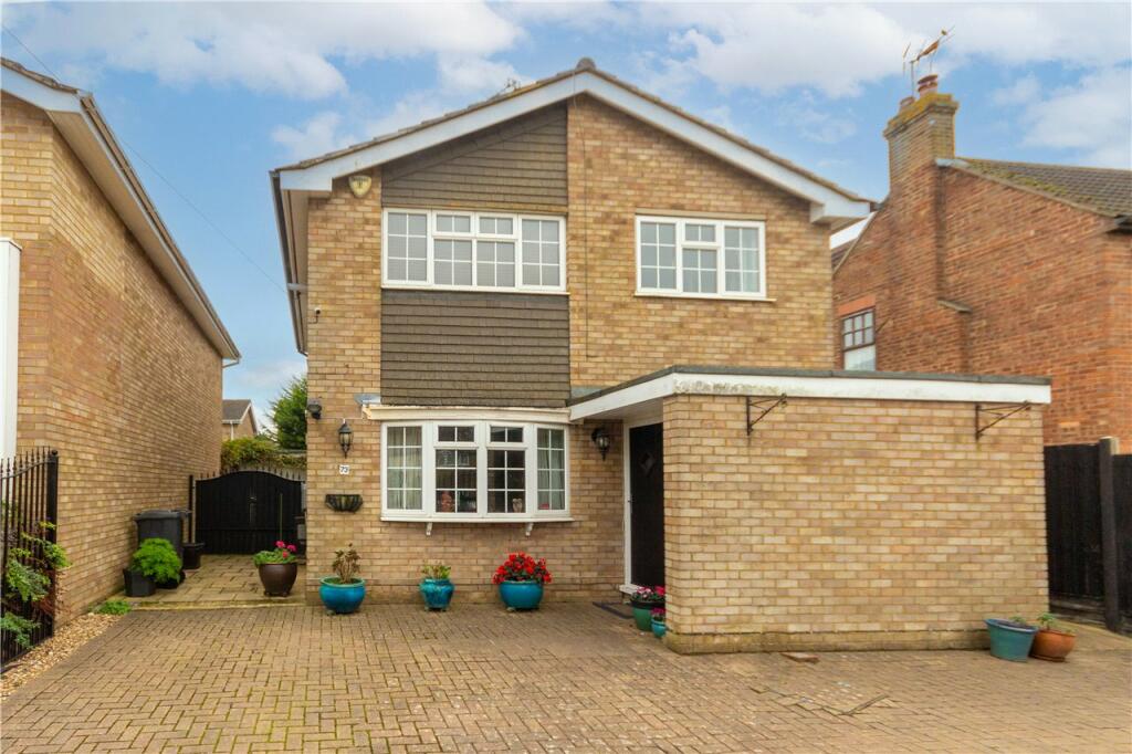 4 bedroom detached house for sale in Common Road, Kensworth, Dunstable