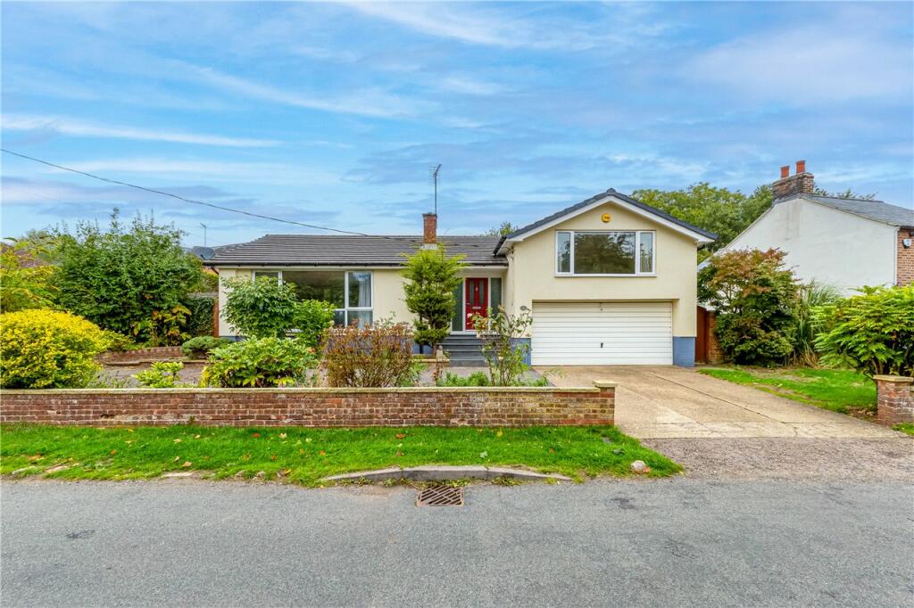 3 bedroom detached house for sale in Kensworth Road, Studham, Dunstable