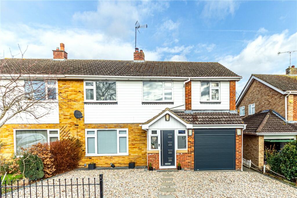 4 bedroom semidetached house for sale in Ben Austins, Redbourn, St