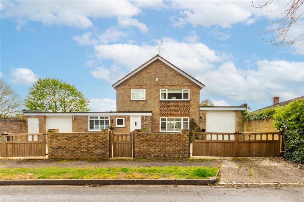 3 bedroom detached house for sale in Common Road, Kensworth, Dunstable, LU6