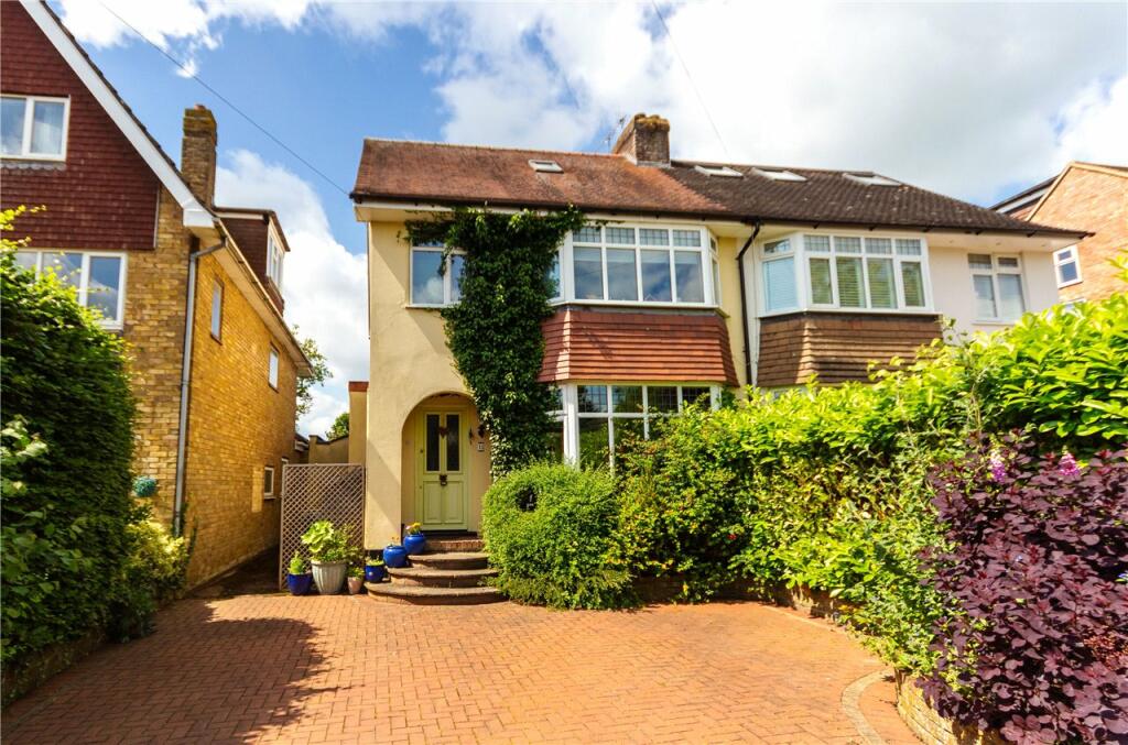 4 bedroom semidetached house for sale in Bettespol Meadows, Redbourn
