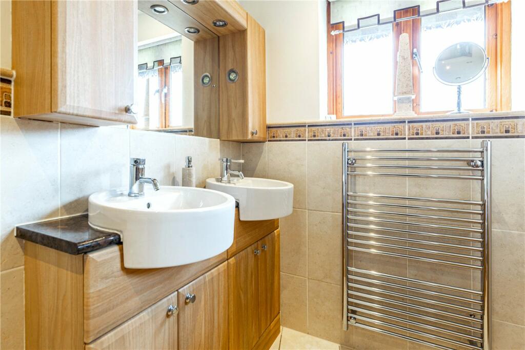 Additional property image - Pie Garden, Flamstead, St. Albans, Hertfordshire